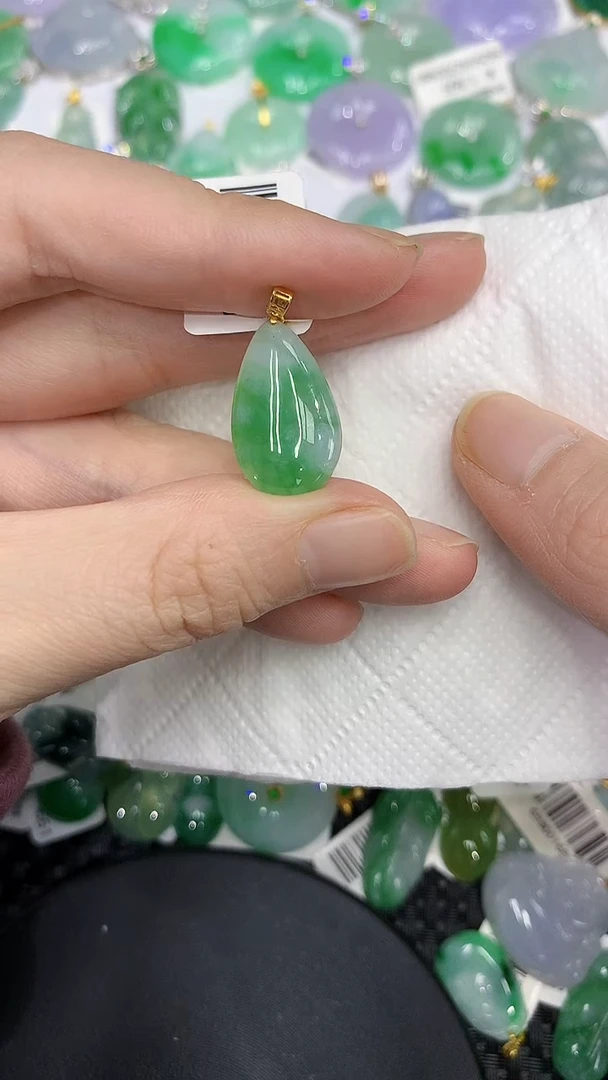 颈饰18K金镶嵌翡翠1