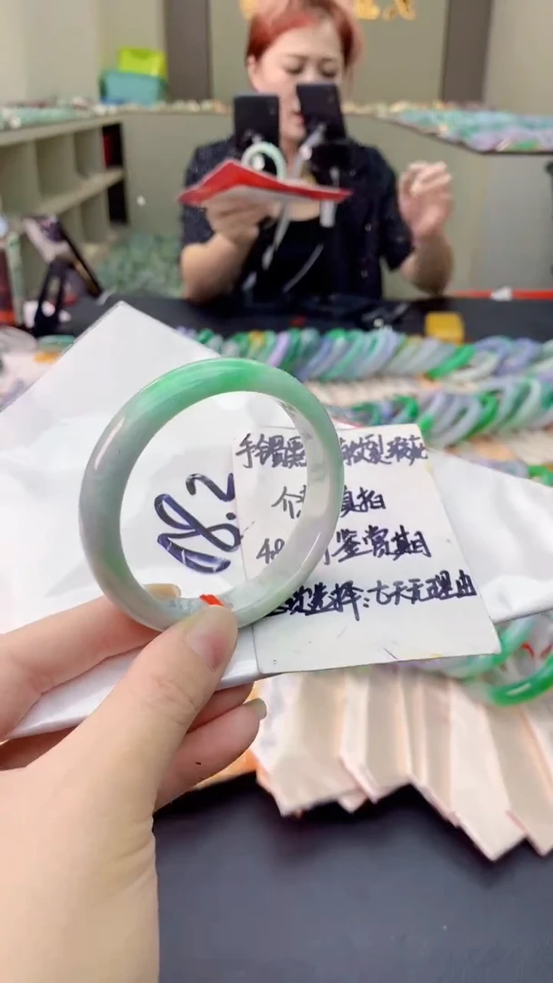 翡翠手镯未镶嵌0331805381