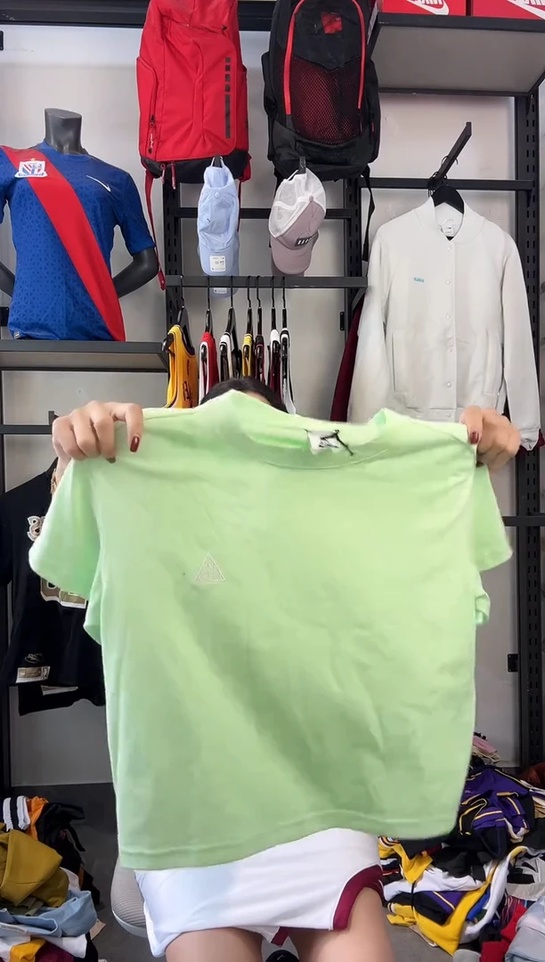 572    ·编码 耐克卫衣服饰过款为准 尺码·L