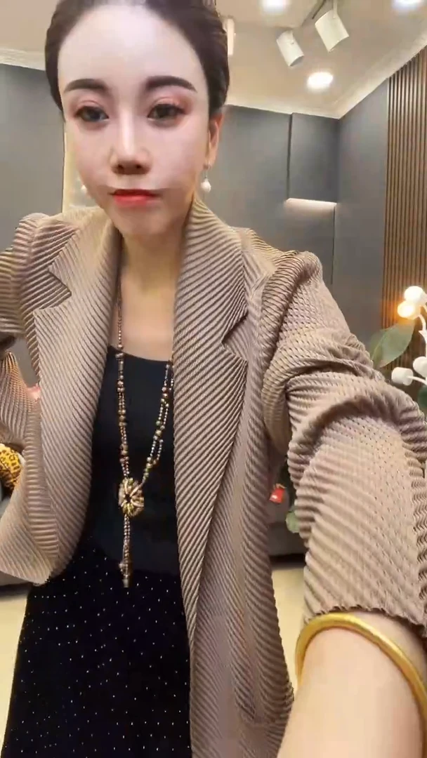 聚酯纤维（涤纶）咖色 西服