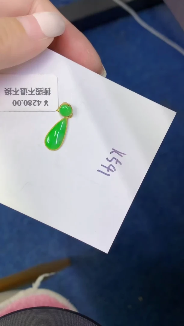 颈饰18K金镶嵌翡翠缅甸天然翡翠A货