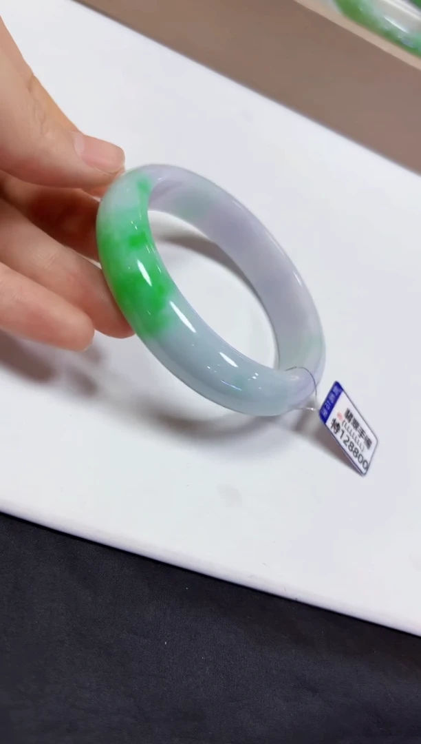 【闪购商品】翡翠颈饰未镶嵌61手镯