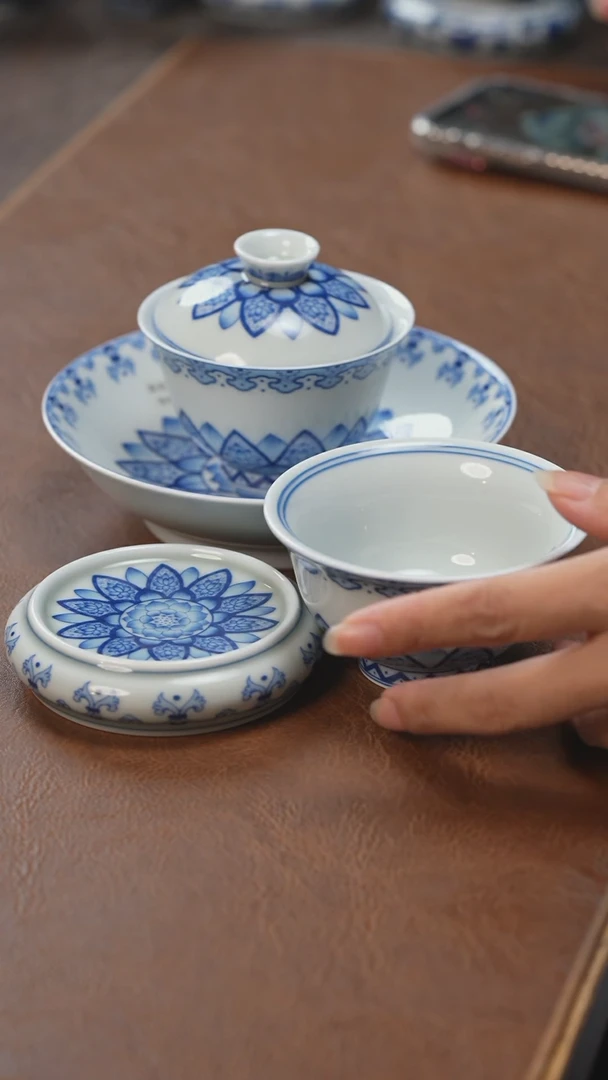 四件套青花并蒂莲套装