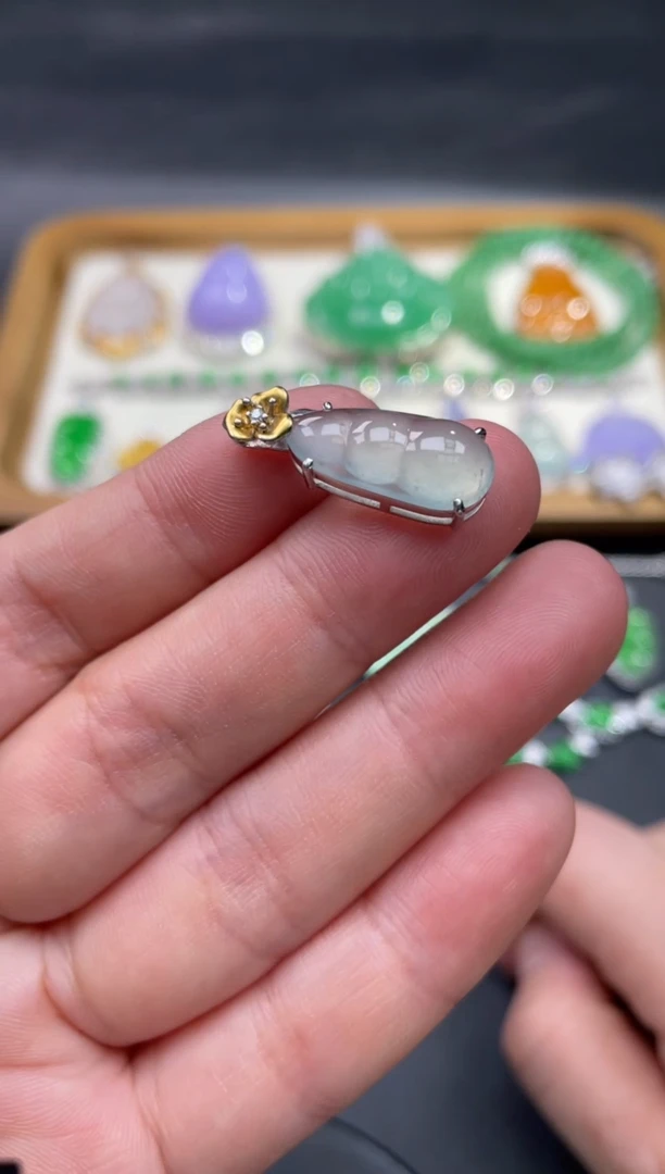 【闪购商品】翡翠颈饰18K金镶嵌8..........