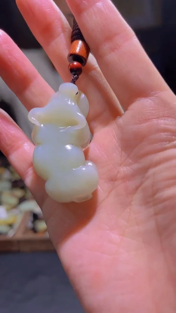 和田玉未镶嵌颈饰`