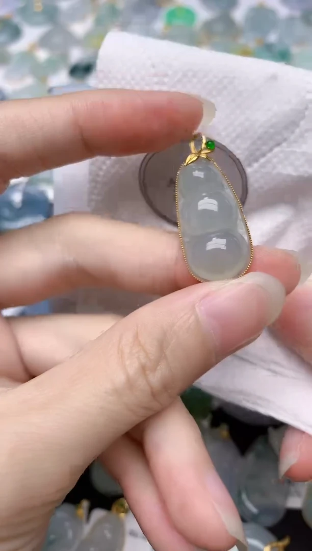翡翠18K金镶嵌颈饰天然A货翡翠