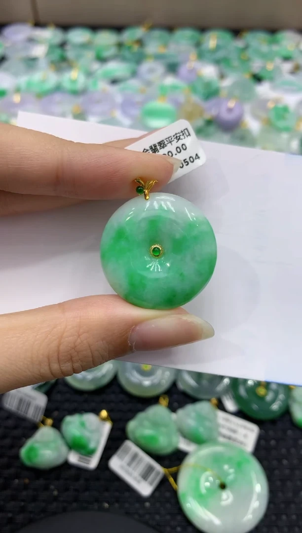 颈饰18K金镶嵌翡翠天然缅甸翡翠A货