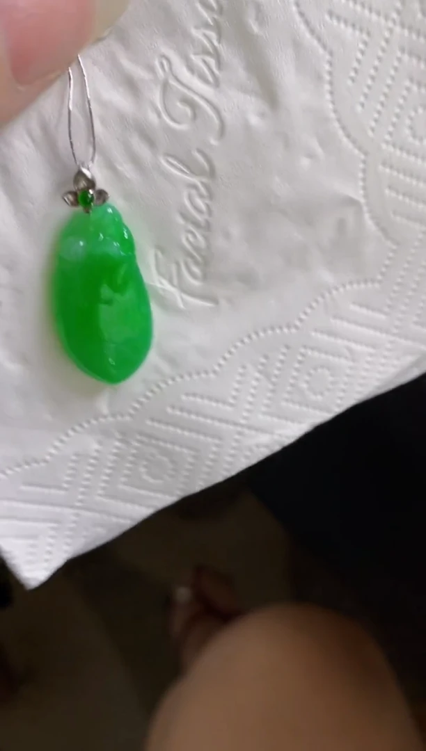翡翠18K金镶嵌颈饰瓜