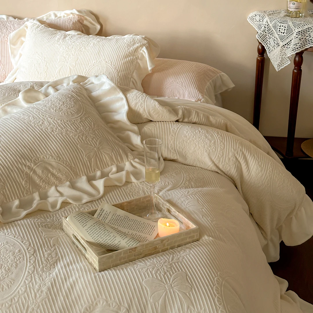 洛洛山河法式奶油风&蓄热保暖提花牛奶绒四件套床单被套花边款