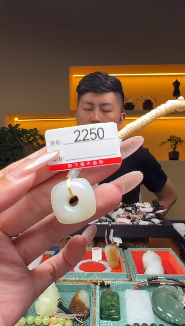 颈饰未镶嵌和田玉1