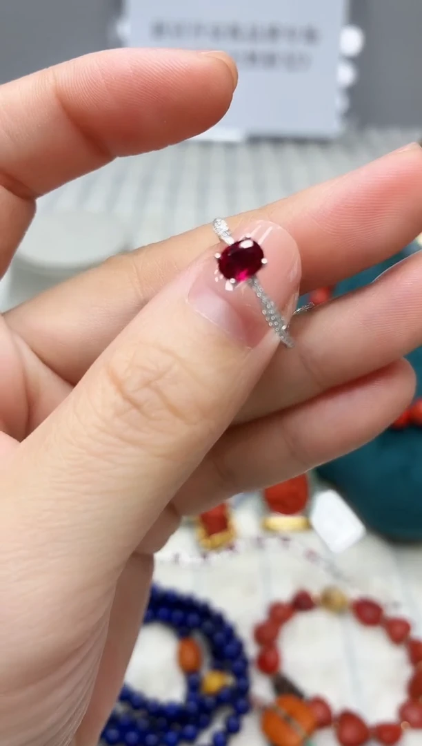 18K金镶嵌戒指红宝石036BJ1212产品一个（多样性）