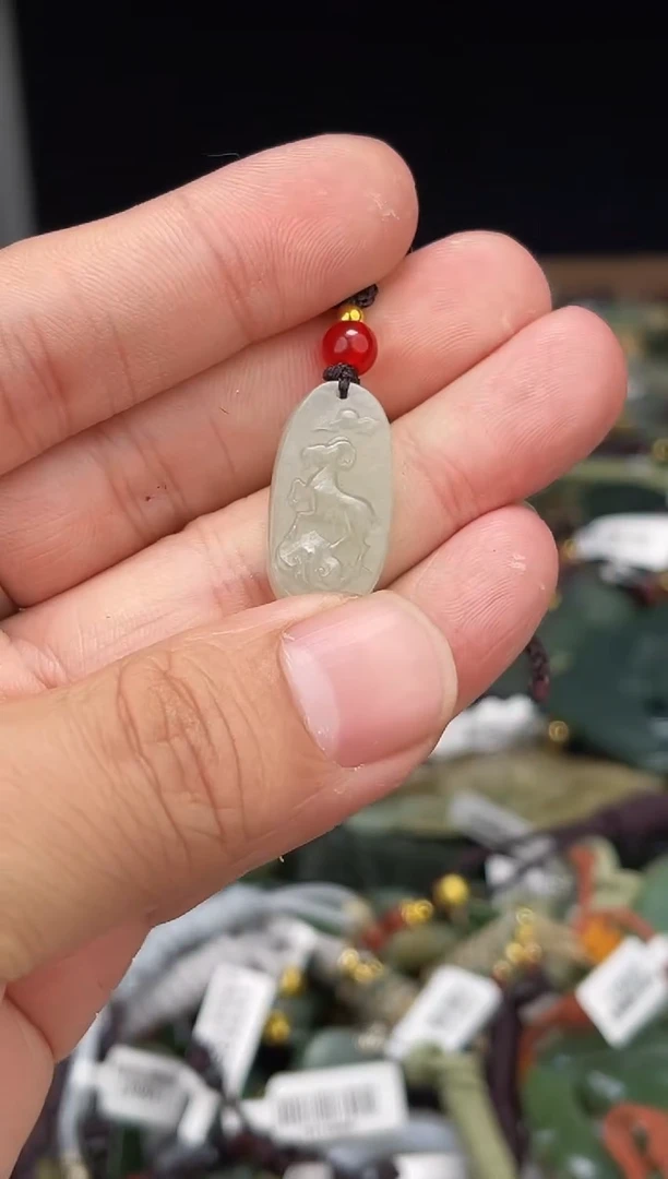 颈饰未镶嵌和田玉1