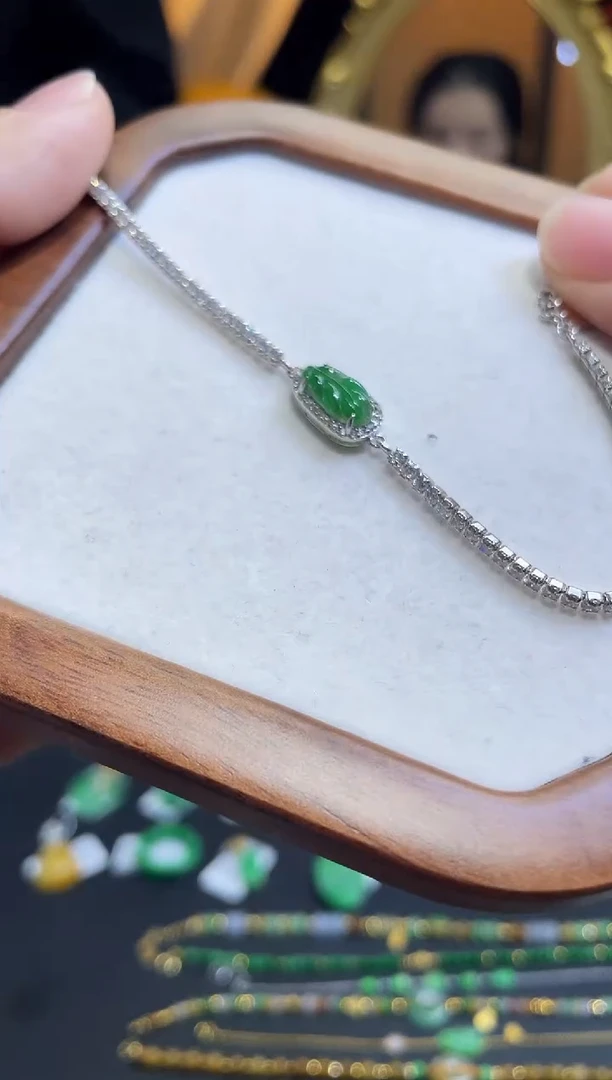 颈饰未镶嵌翡翠手链