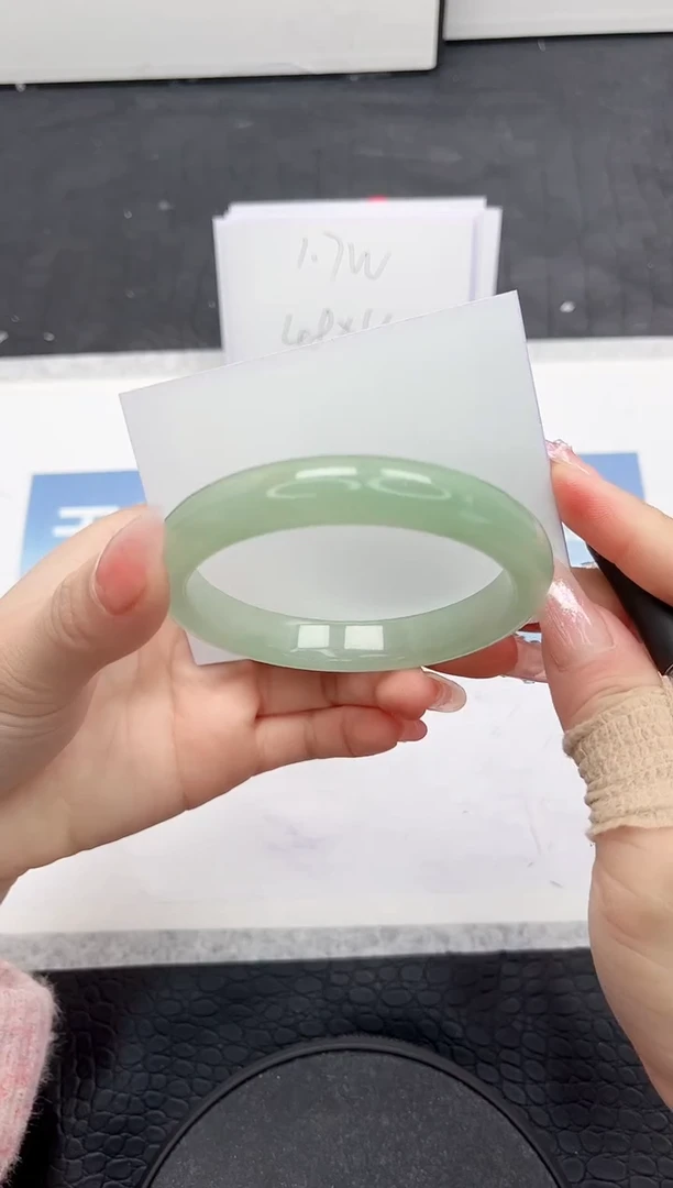 【闪购商品】石英质玉手镯未镶嵌256-58.3