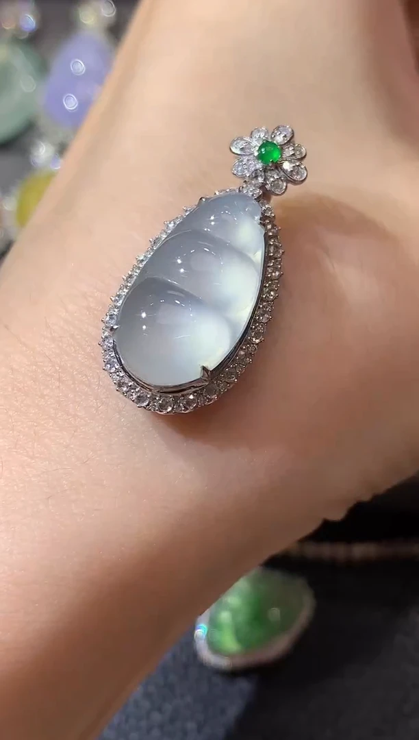 吊坠(不含链)18K金镶嵌翡翠A92