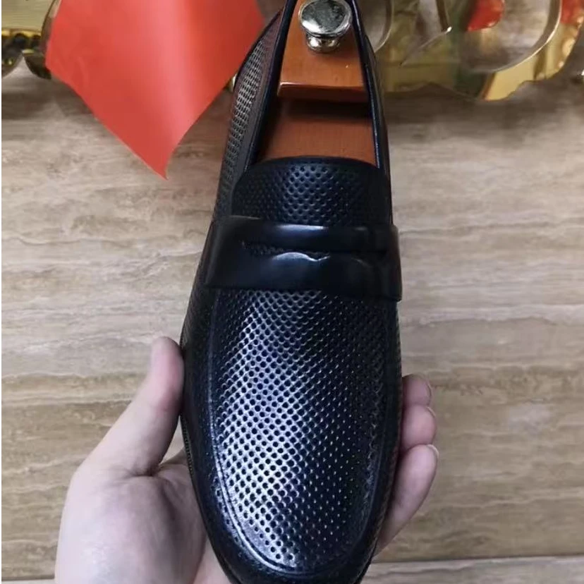 新款高品质全皮面冲孔休闲百搭男鞋