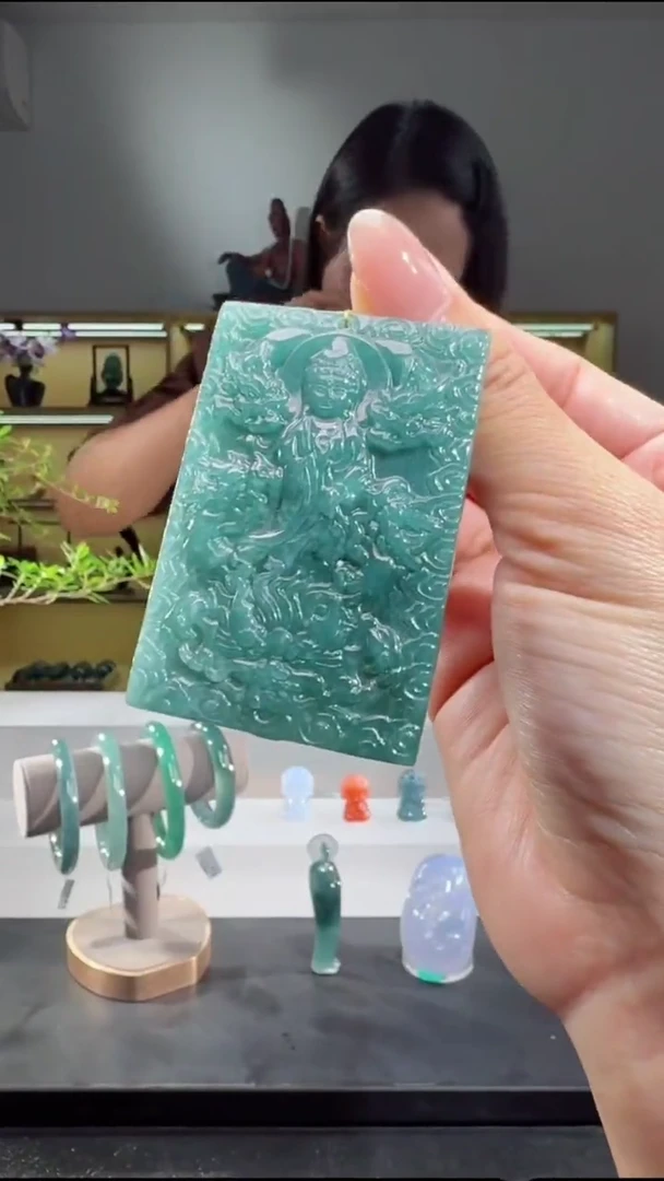 吊坠(赠链)未镶嵌翡翠观音（多样性发其一）