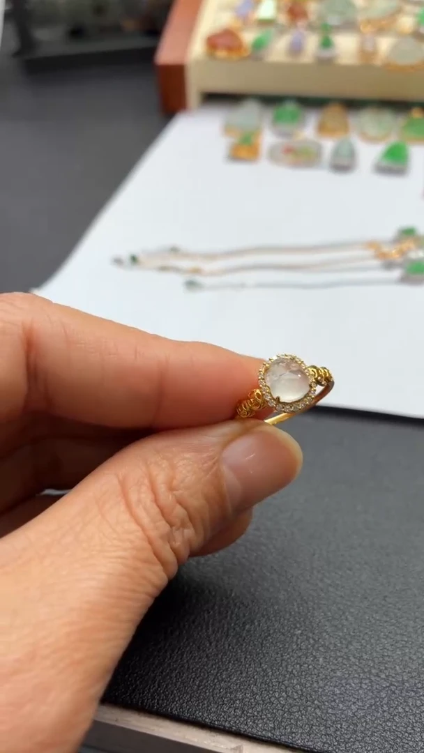 颈饰18K金镶嵌翡翠天然翡翠A货