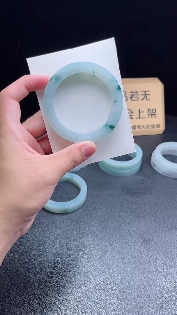 未镶嵌手镯定制翡翠╭****?定制