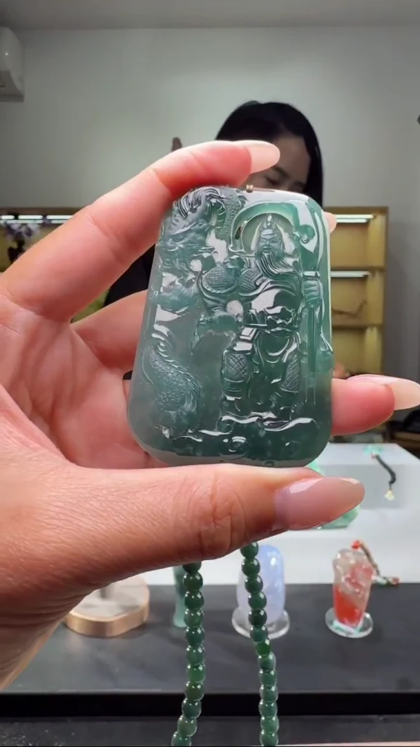 吊坠(赠链)未镶嵌翡翠关公（多样性发其一）