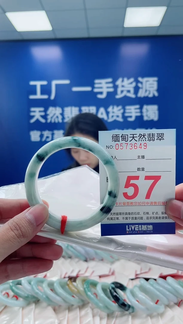 未镶嵌手镯翡翠天然翡翠手镯