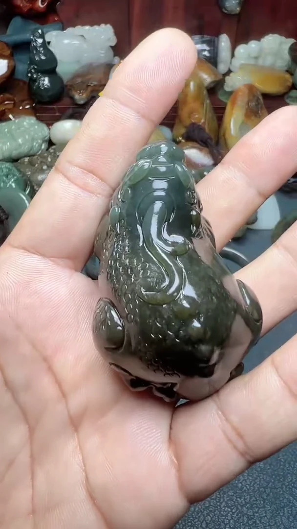 和田玉未镶嵌把件-