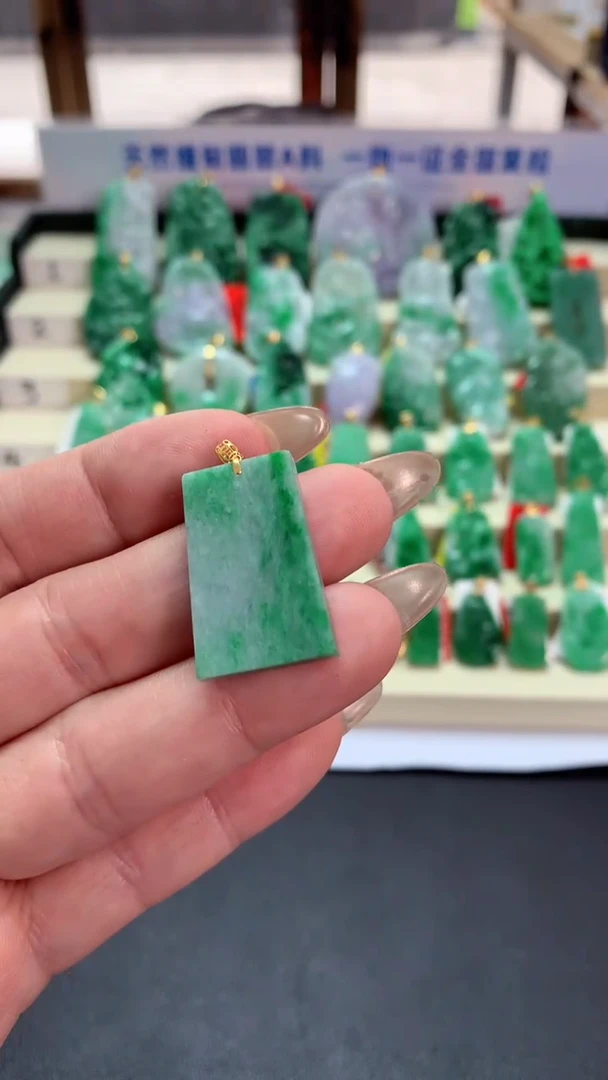 【闪购商品】翡翠吊坠(不含链)18K金镶嵌挂件