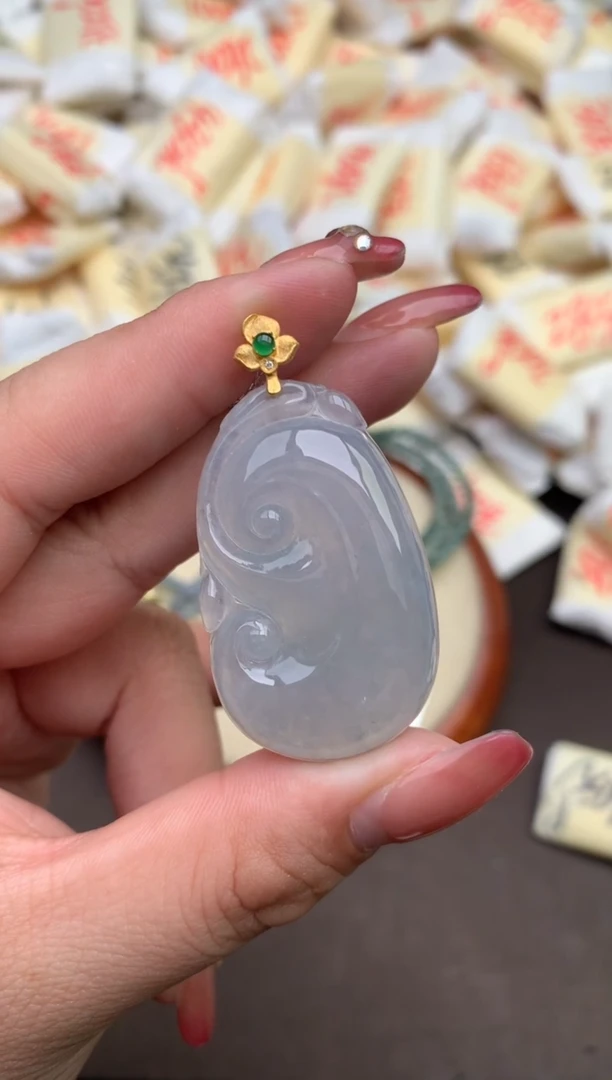 翡翠挂件18K金镶嵌—