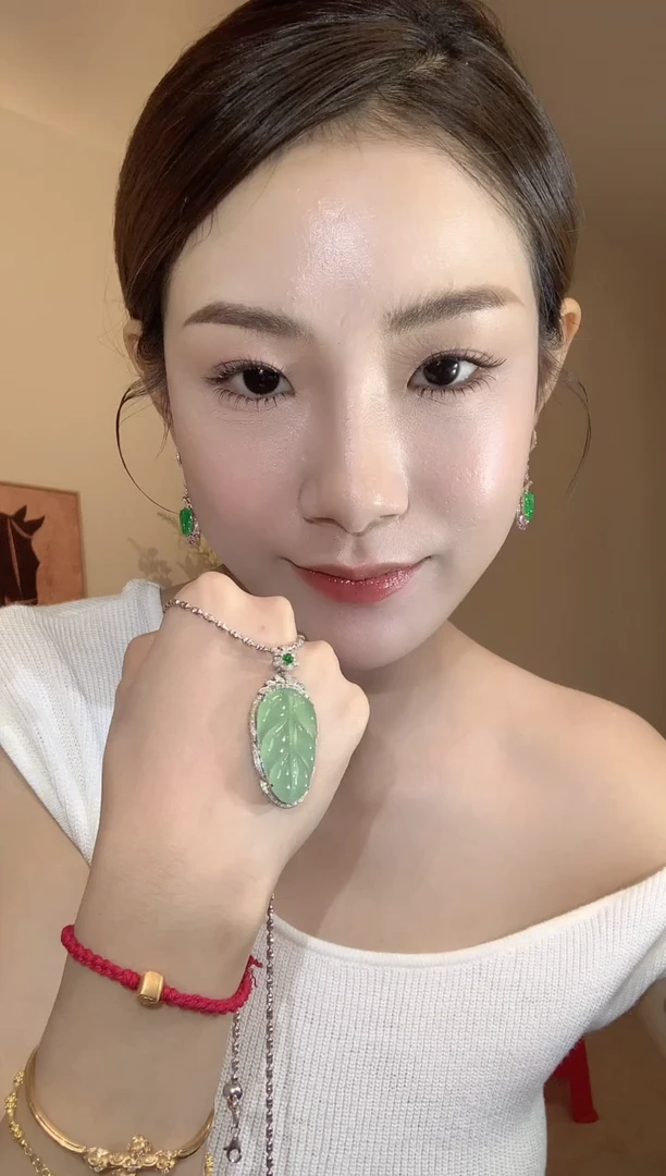 吊坠(不含链)18K金镶嵌翡翠A38