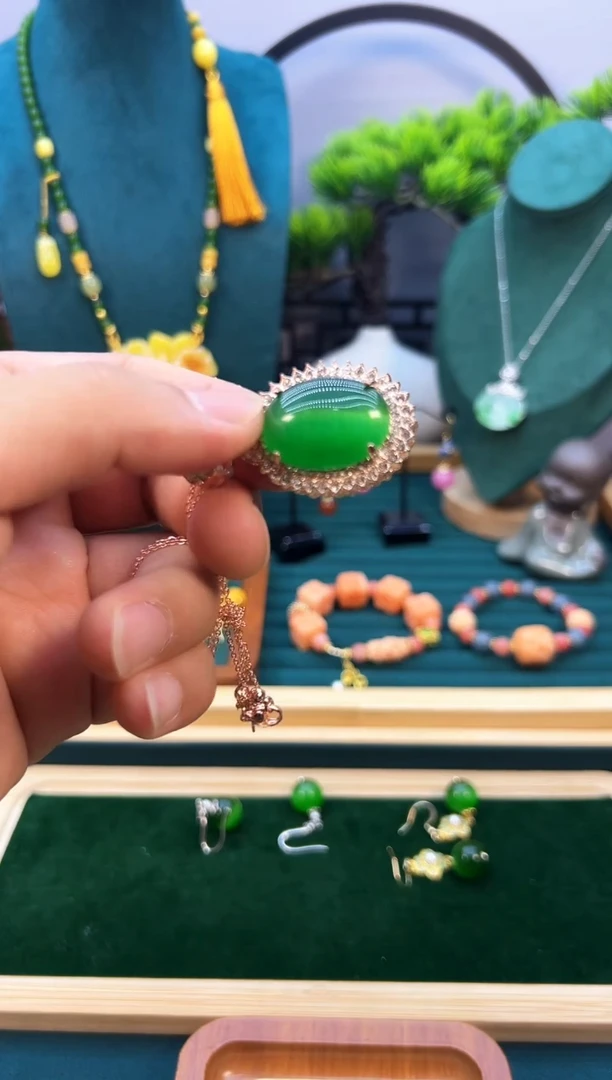 14K金镶嵌颈饰碧玺猫眼        D21