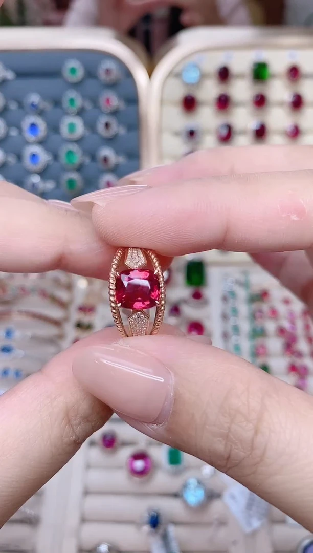 18K金镶嵌碧玺戒指碧玺2.31CT