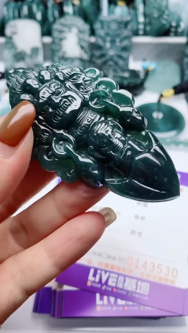 颈饰未镶嵌翡翠