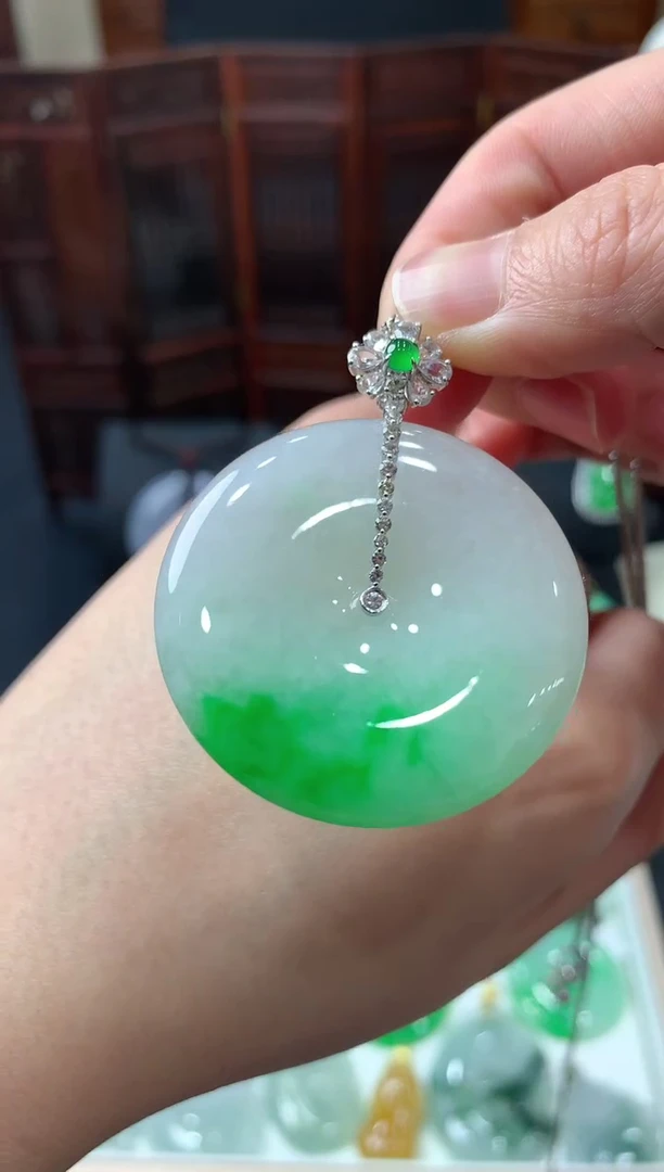 【闪购商品】翡翠吊坠(不含链)18K金镶嵌挂件