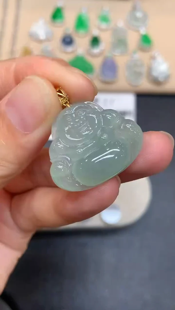 颈饰18K金镶嵌翡翠佛公【无服务费