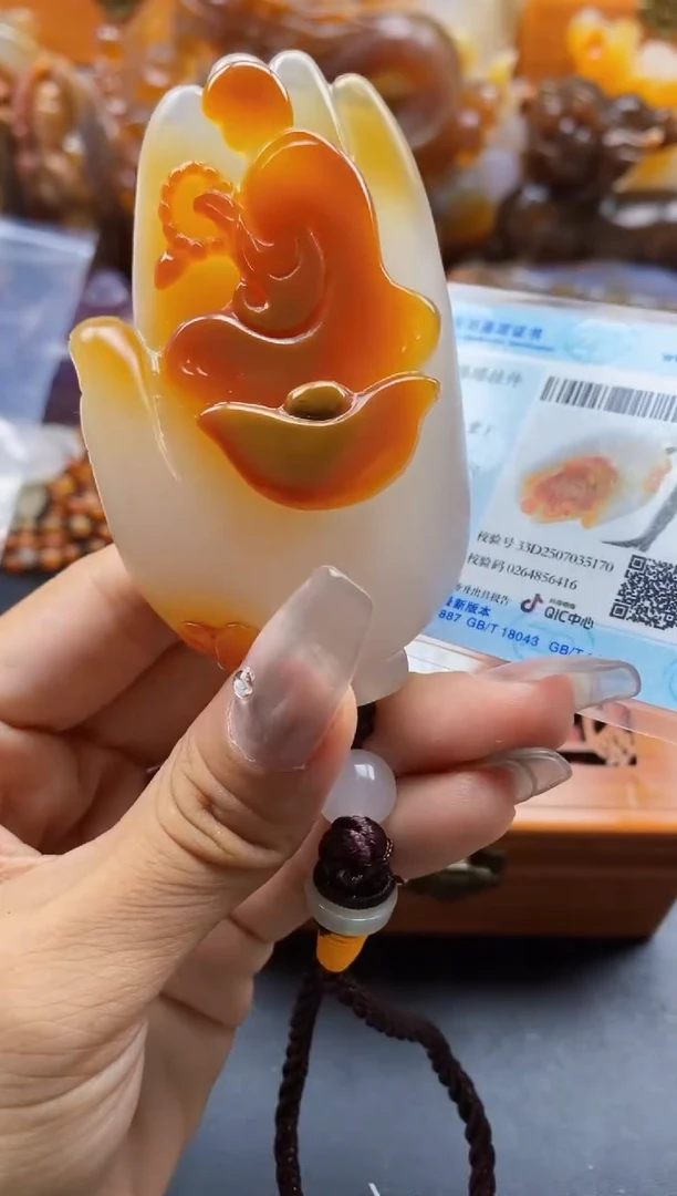 玛瑙/玉髓挂件未镶嵌风***人ll