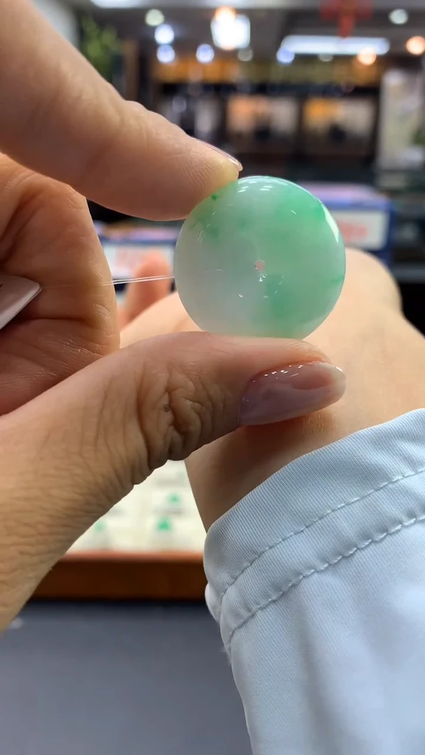 翡翠未镶嵌颈饰平安扣