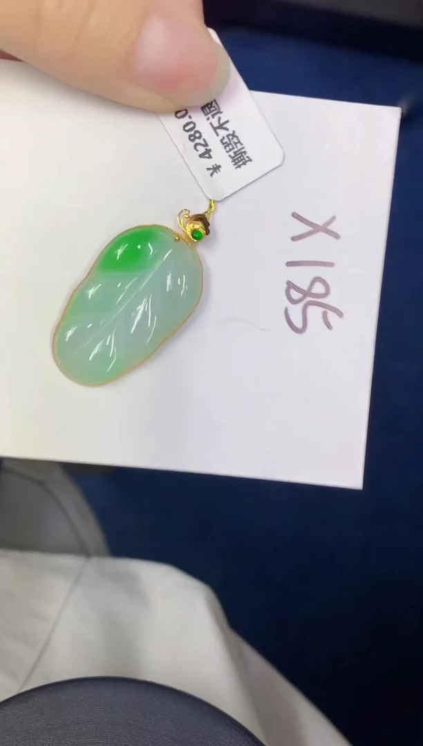 颈饰18K金镶嵌翡翠缅甸天然翡翠A货