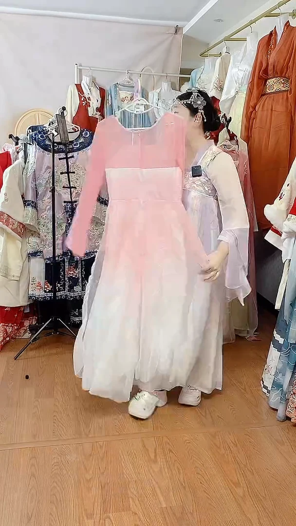 孤品汉服，品质特价，偶有微瑕，NO退NO换，介意勿拍