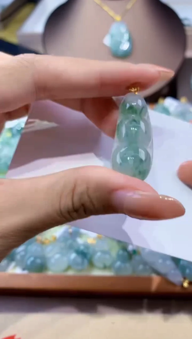 翡翠18K金镶嵌颈饰天然翡翠A货挂件