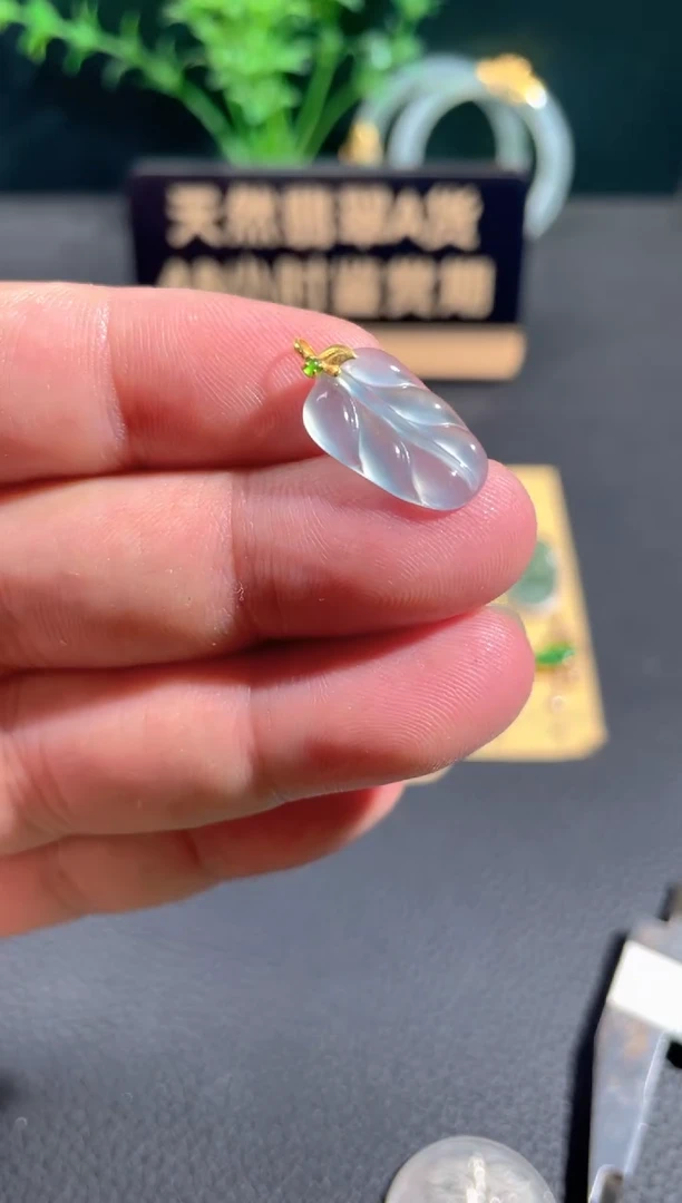 翡翠18K金镶嵌颈饰翡翠
