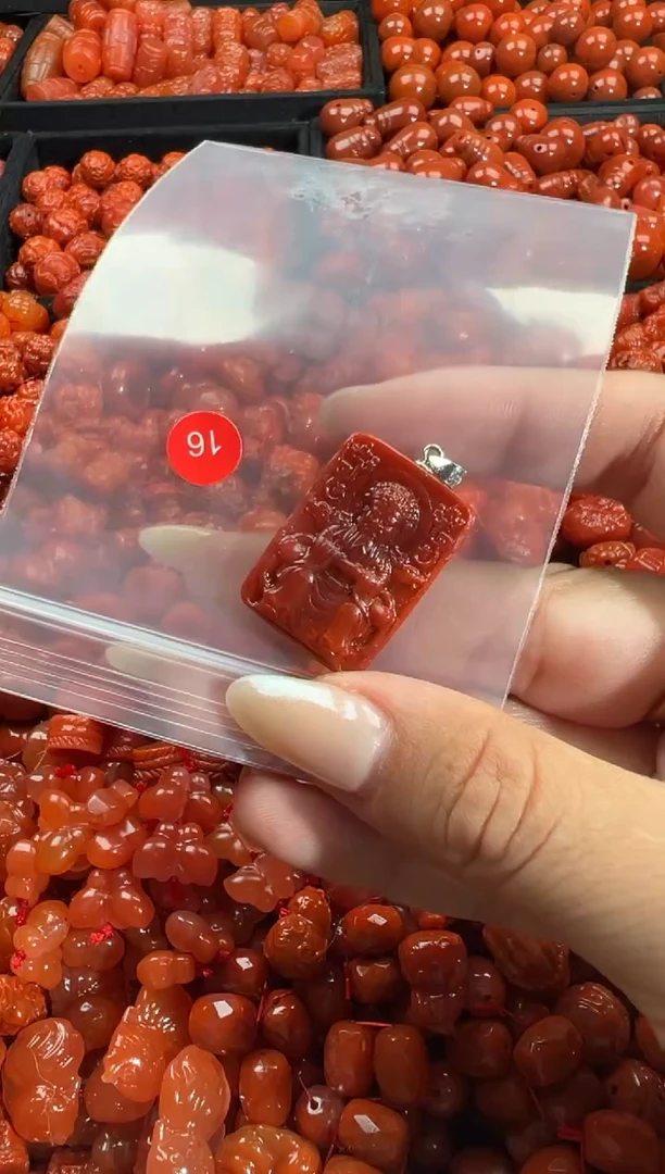 颈饰未镶嵌南红玛瑙1