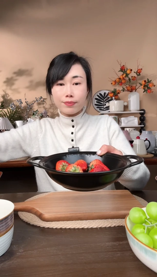 【闪购商品】瓷片8英寸字母黑双耳碗微瑕