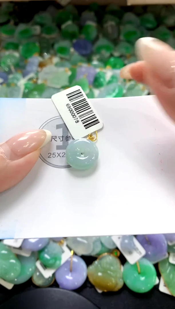 翡翠18K金镶嵌颈饰1111111111111111