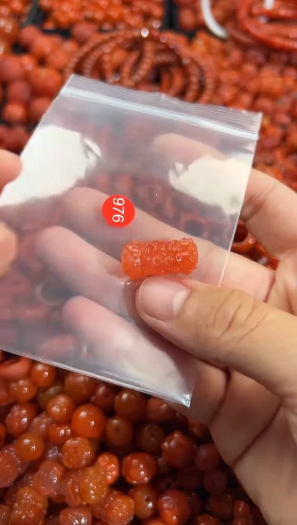 南红玛瑙未镶嵌颈饰1