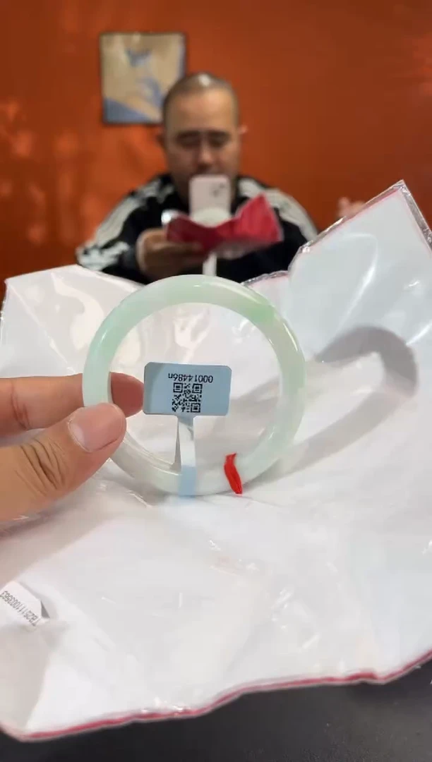 未镶嵌手镯翡翠8        圈口56