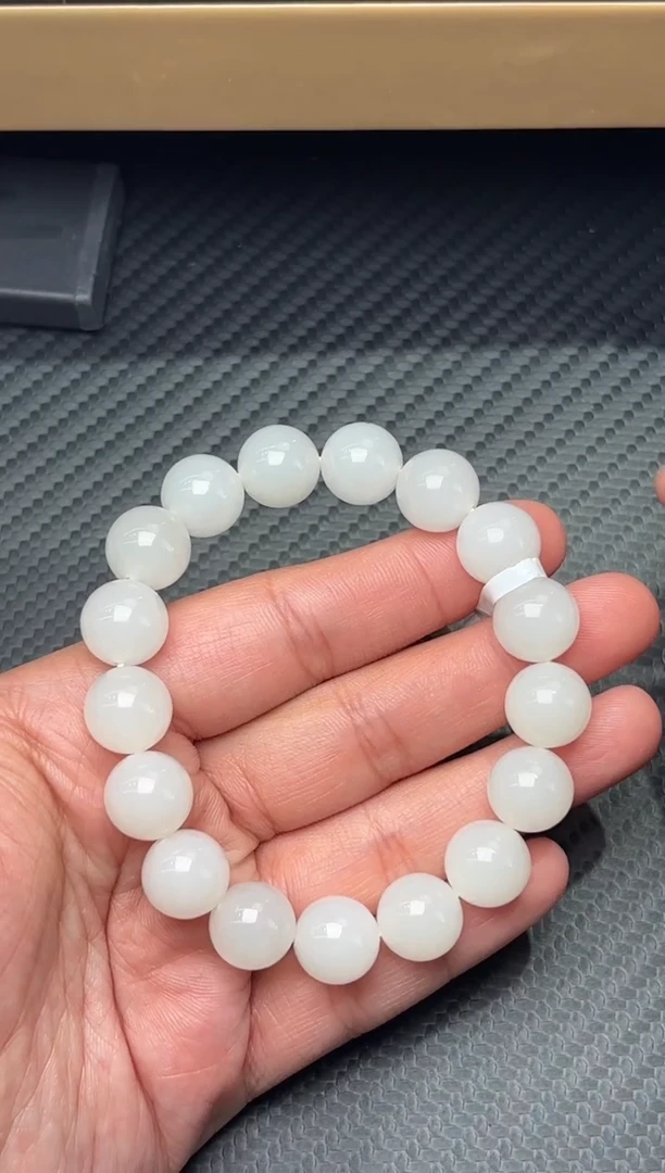 未镶嵌手串和田玉黑山微色差卡12m