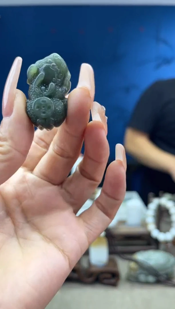 和田玉未镶嵌颈饰1