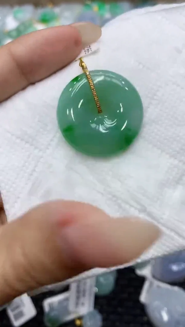 颈饰18K金镶嵌翡翠111111111111