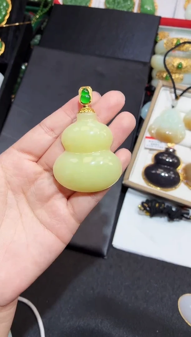 吊坠(赠链)18K金镶嵌和田玉多样性发一