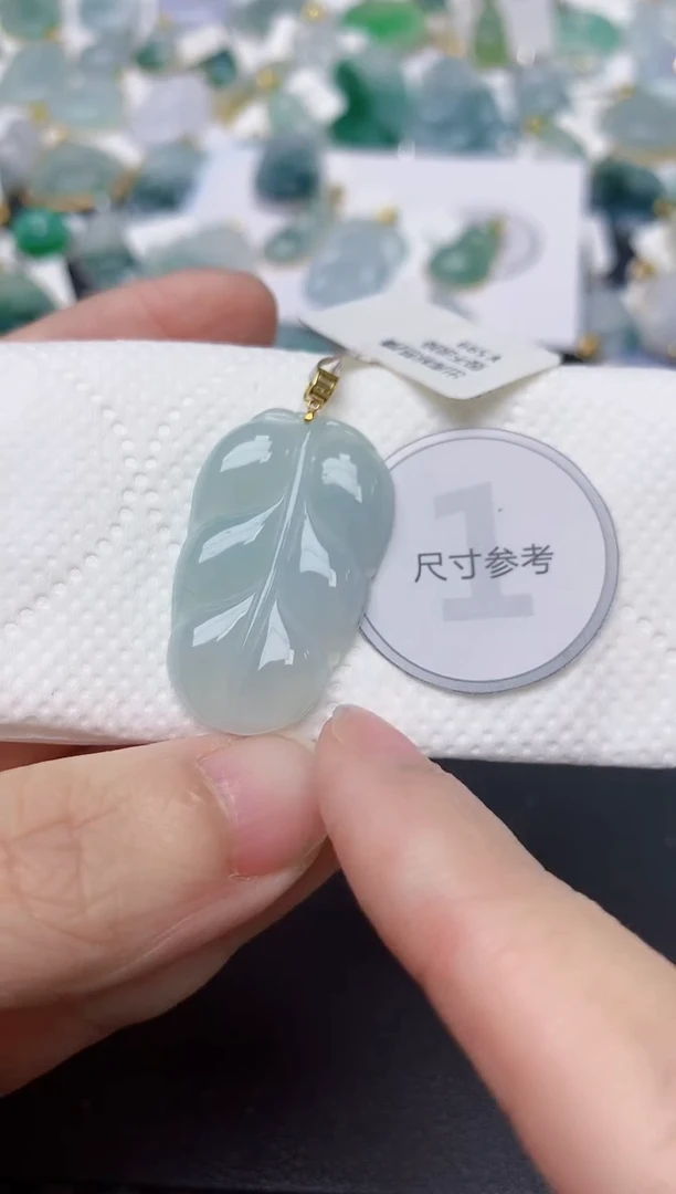 颈饰18K金镶嵌翡翠天然缅甸A货翡翠